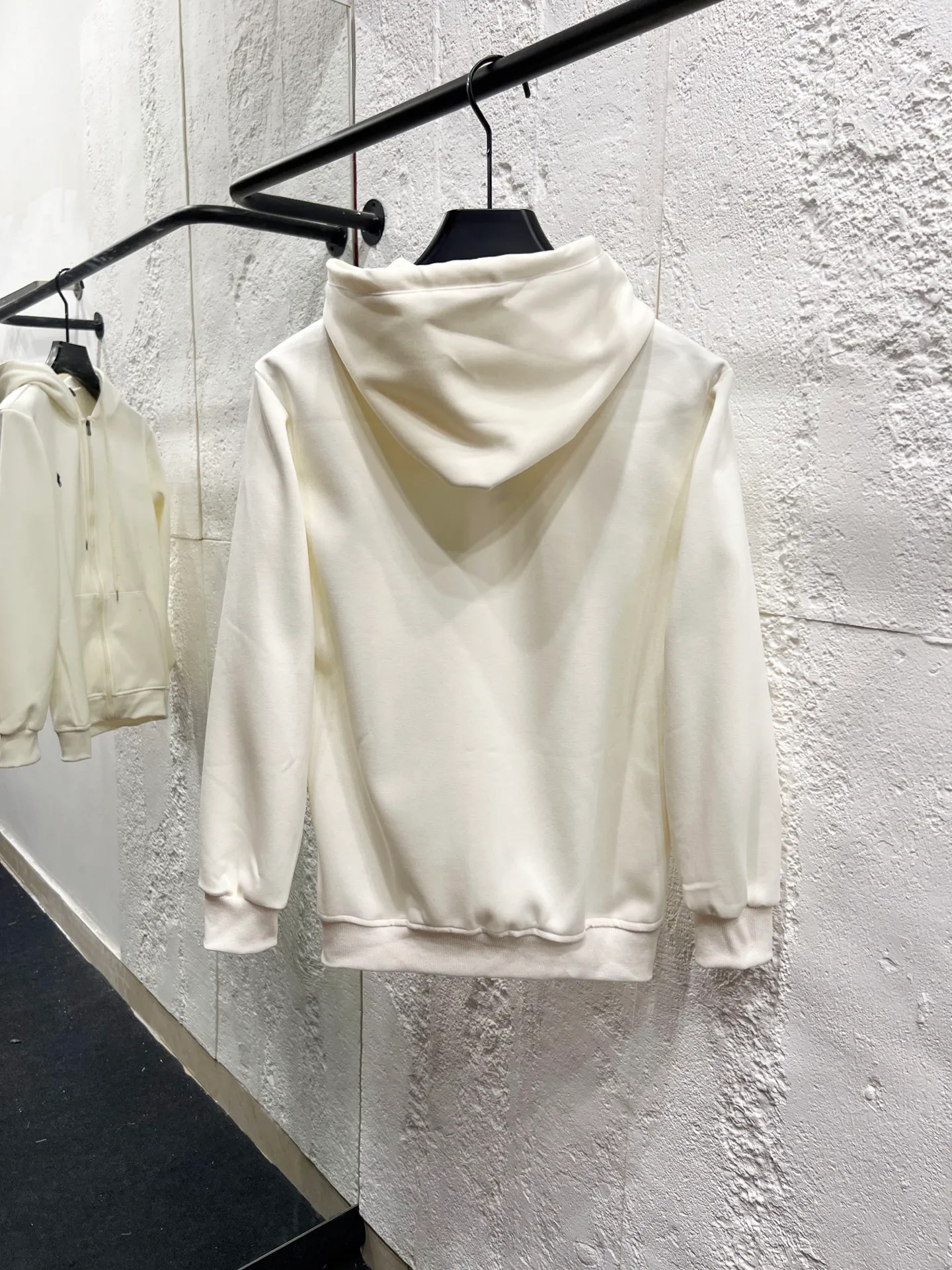 P230 Style number: T65 pure cotton zipper sweatshirt, milky white, black, navy blue, gray, four colors Size: M-90-110kg L-110-130kg XL-130-150kg 2XL-150-170kg Color: milky white